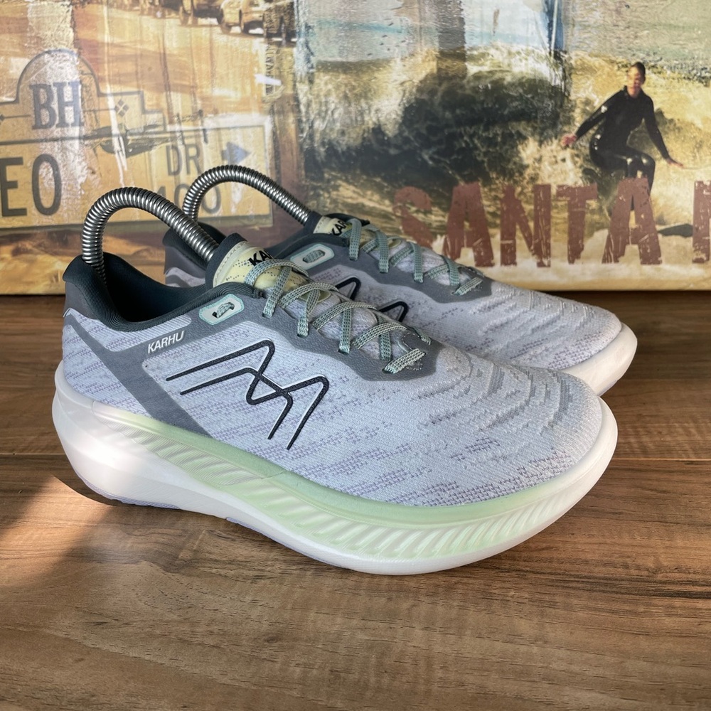 Karhu womens athletic shoes